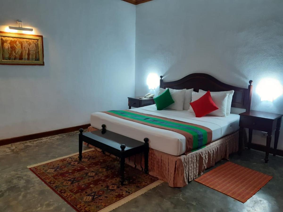 The Oasis Beach Resort Hambantota Exterior foto