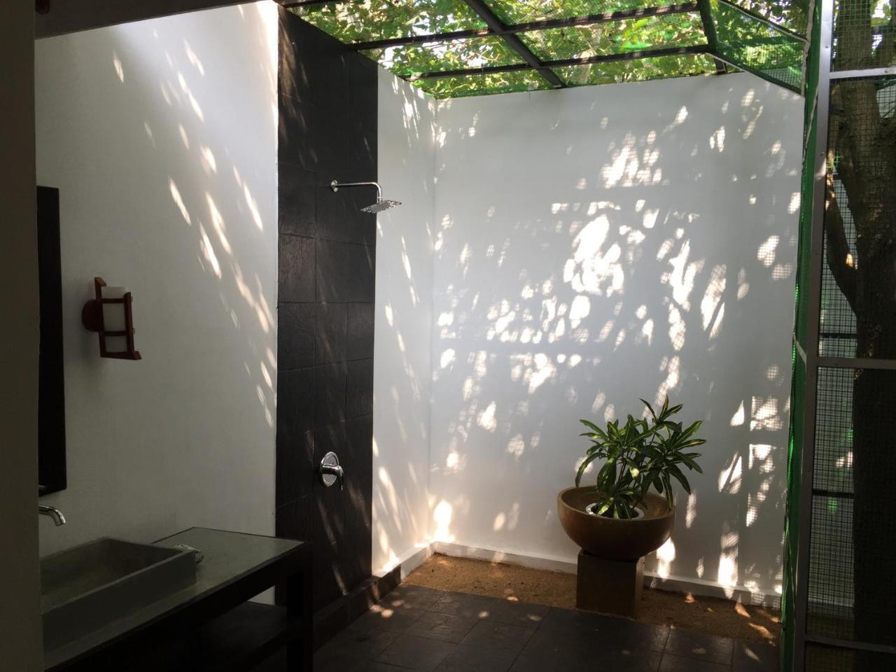 The Oasis Beach Resort Hambantota Exterior foto